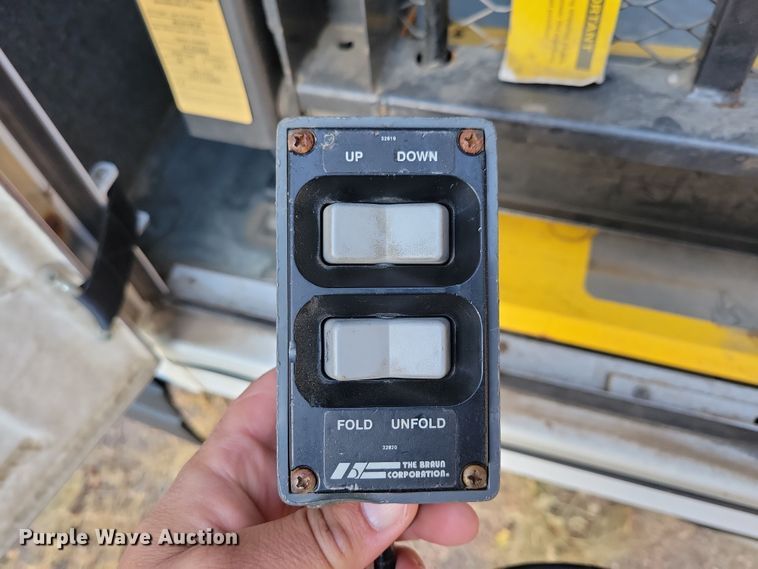 image for item JO9340 2007 Ford Eldorado  shuttle bus