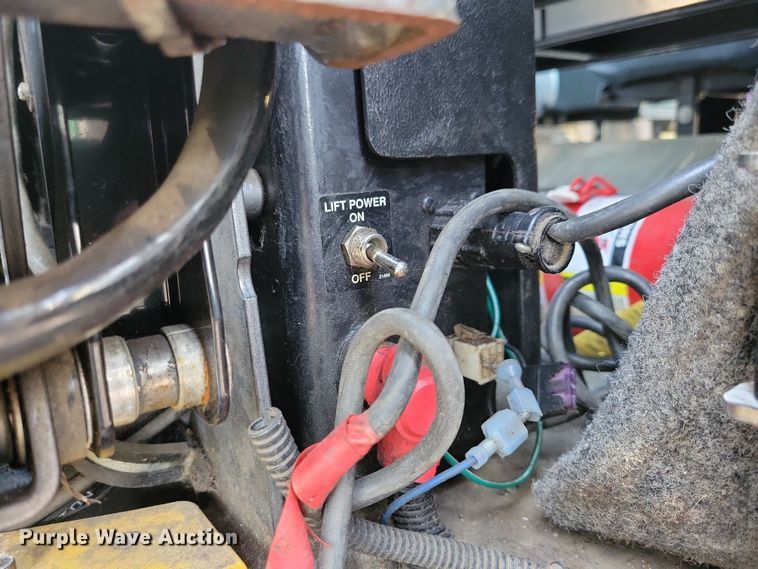 image for item JO9340 2007 Ford Eldorado  shuttle bus