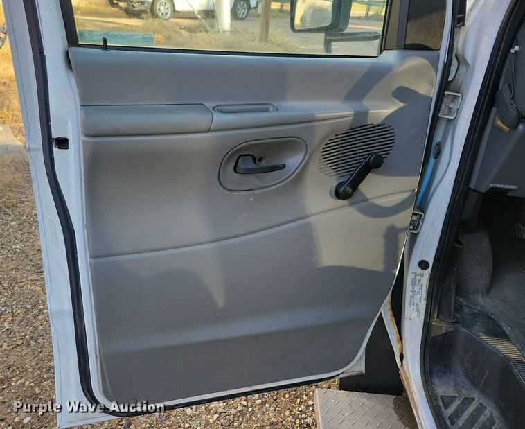 image for item JO9340 2007 Ford Eldorado  shuttle bus