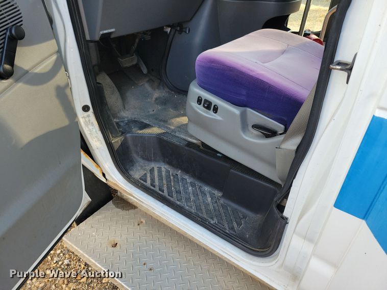 image for item JO9340 2007 Ford Eldorado  shuttle bus