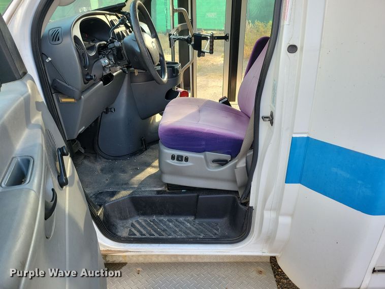 image for item JO9340 2007 Ford Eldorado  shuttle bus