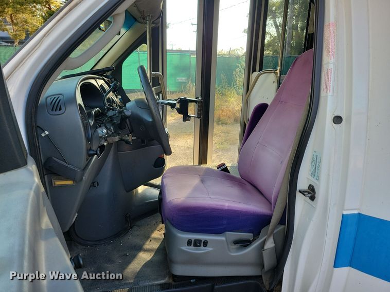 image for item JO9340 2007 Ford Eldorado  shuttle bus