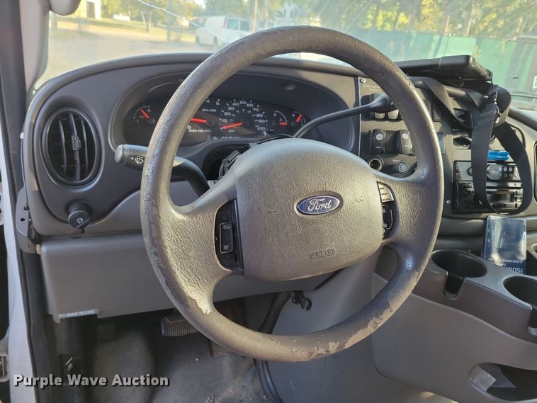 image for item JO9340 2007 Ford Eldorado  shuttle bus