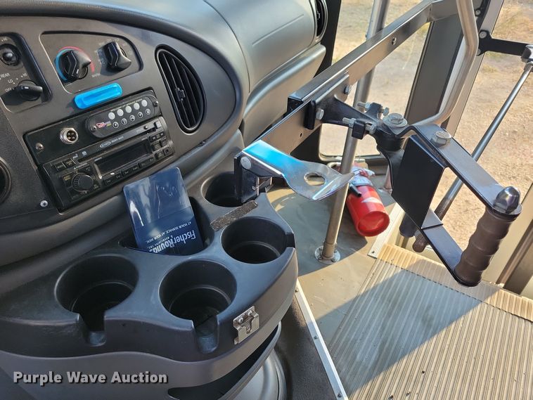 image for item JO9340 2007 Ford Eldorado  shuttle bus