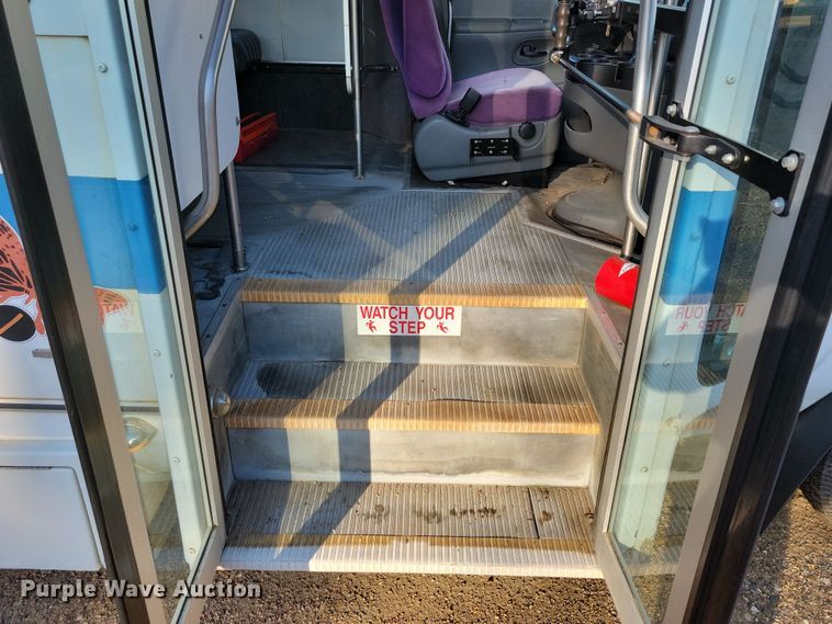 image for item JO9340 2007 Ford Eldorado  shuttle bus