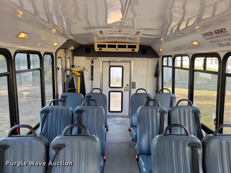 image for item JO9340 2007 Ford Eldorado  shuttle bus