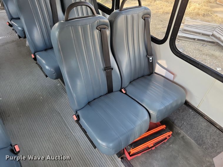 image for item JO9340 2007 Ford Eldorado  shuttle bus