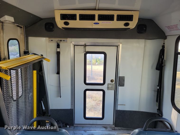 image for item JO9340 2007 Ford Eldorado  shuttle bus