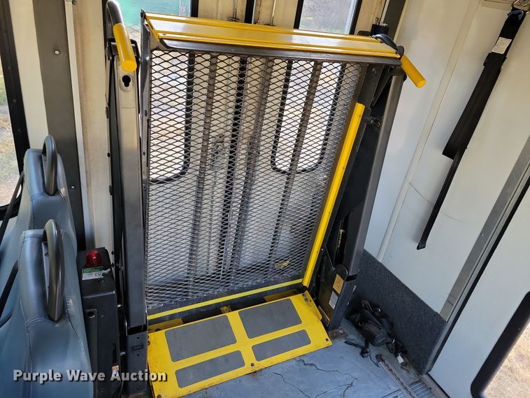 image for item JO9340 2007 Ford Eldorado  shuttle bus