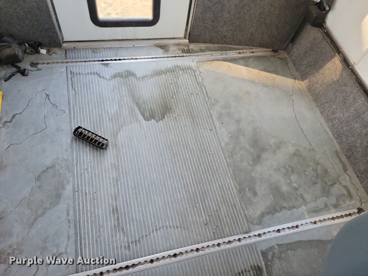 image for item JO9340 2007 Ford Eldorado  shuttle bus