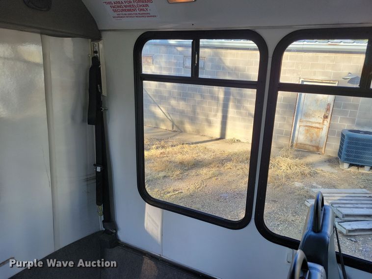 image for item JO9340 2007 Ford Eldorado  shuttle bus