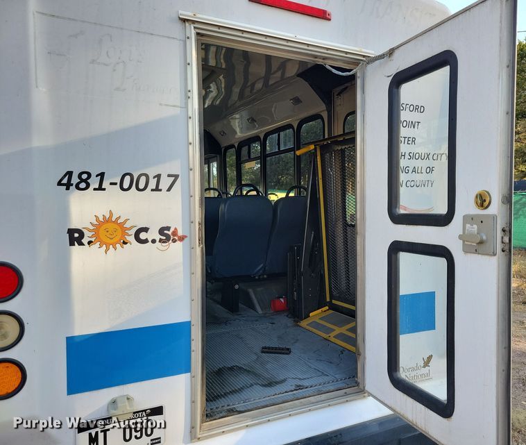 image for item JO9340 2007 Ford Eldorado  shuttle bus