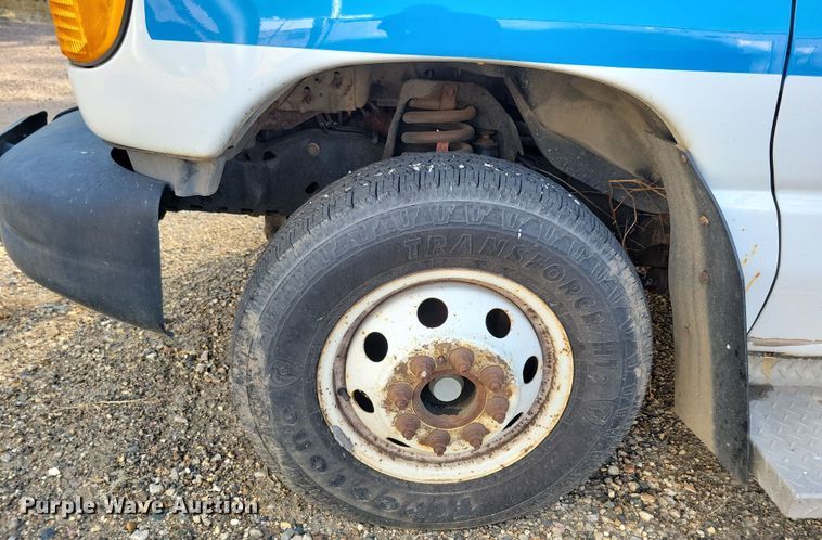 image for item JO9340 2007 Ford Eldorado  shuttle bus