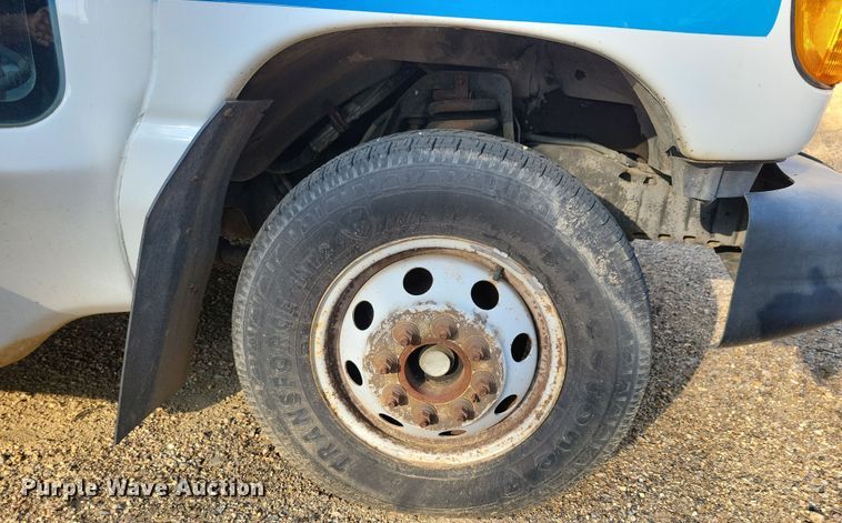 image for item JO9340 2007 Ford Eldorado  shuttle bus