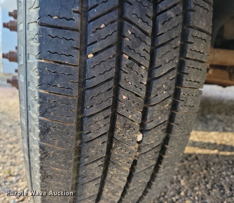 image for item JO9340 2007 Ford Eldorado  shuttle bus