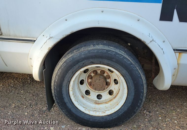 image for item JO9340 2007 Ford Eldorado  shuttle bus