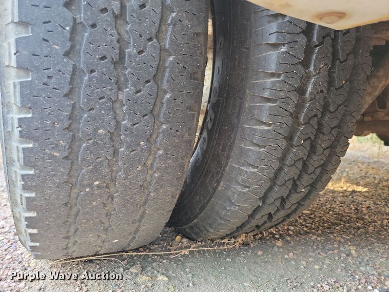 image for item JO9340 2007 Ford Eldorado  shuttle bus