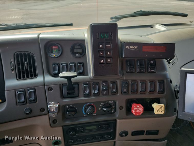 image for item JO9375 2009 Sterling LT9500 dump truck