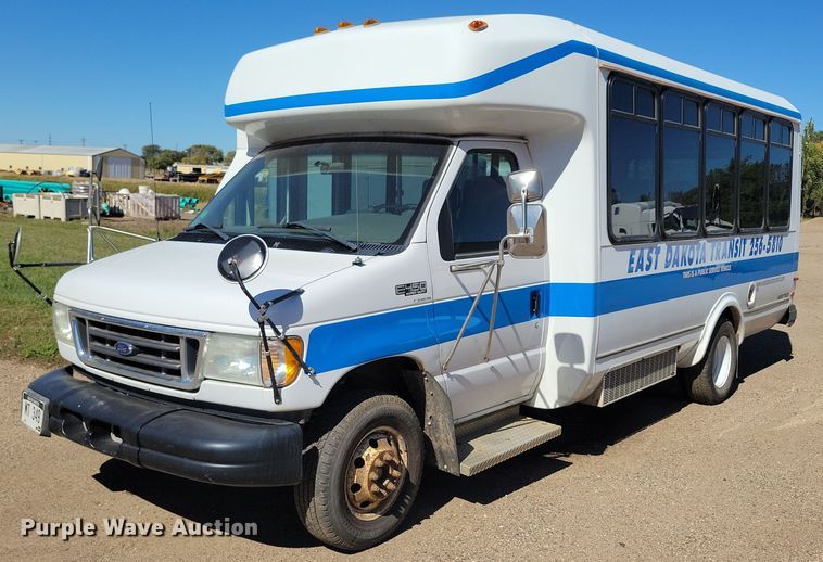 image for item JO9381 2003 Ford Eldorado Econoline E450 Super Duty shuttle bus