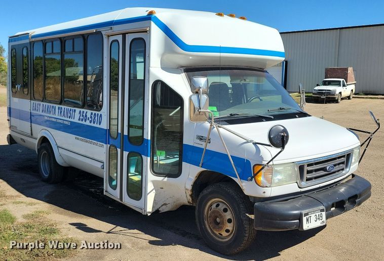 image for item JO9381 2003 Ford Eldorado Econoline E450 Super Duty shuttle bus
