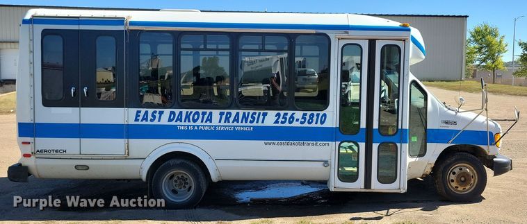 image for item JO9381 2003 Ford Eldorado Econoline E450 Super Duty shuttle bus