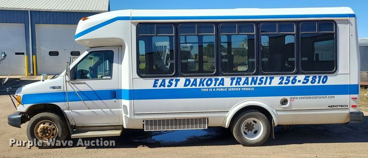 image for item JO9381 2003 Ford Eldorado Econoline E450 Super Duty shuttle bus