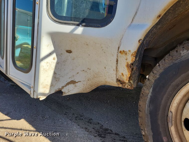 image for item JO9381 2003 Ford Eldorado Econoline E450 Super Duty shuttle bus