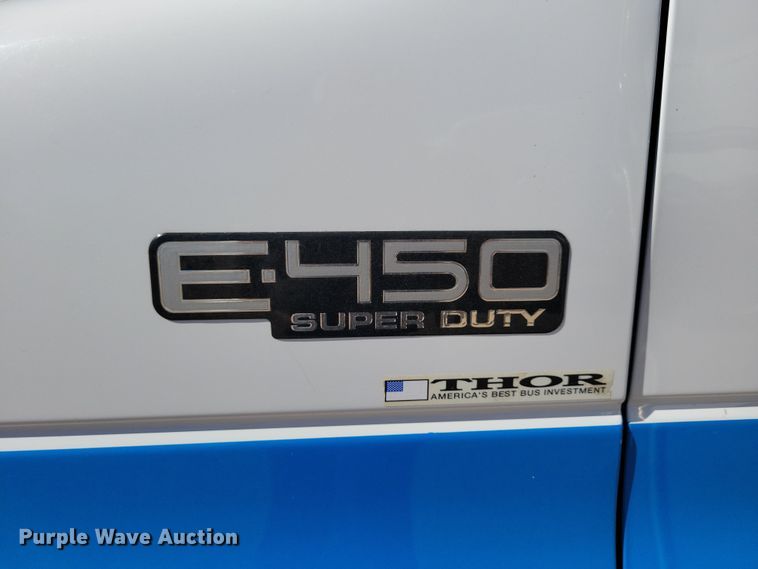 image for item JO9381 2003 Ford Eldorado Econoline E450 Super Duty shuttle bus