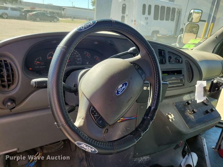 image for item JO9381 2003 Ford Eldorado Econoline E450 Super Duty shuttle bus