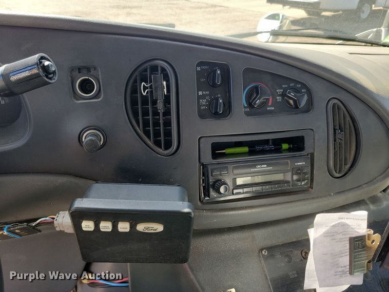 image for item JO9381 2003 Ford Eldorado Econoline E450 Super Duty shuttle bus