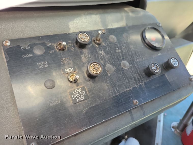 image for item JO9381 2003 Ford Eldorado Econoline E450 Super Duty shuttle bus