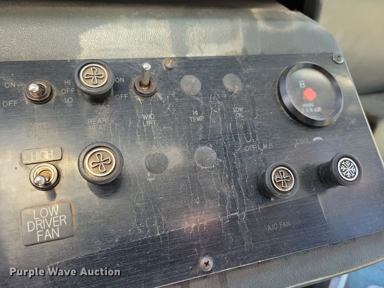 image for item JO9381 2003 Ford Eldorado Econoline E450 Super Duty shuttle bus