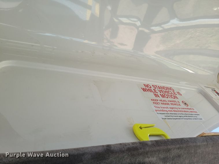 image for item JO9381 2003 Ford Eldorado Econoline E450 Super Duty shuttle bus