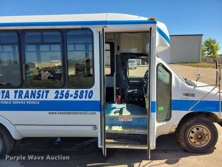 image for item JO9381 2003 Ford Eldorado Econoline E450 Super Duty shuttle bus