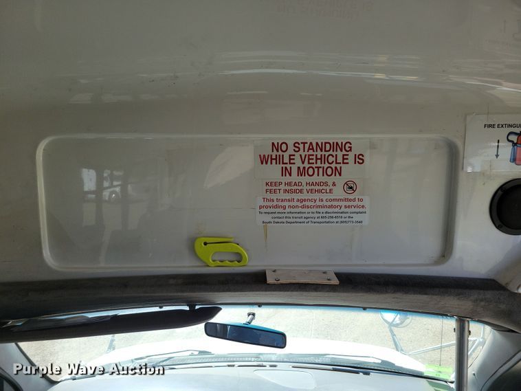 image for item JO9381 2003 Ford Eldorado Econoline E450 Super Duty shuttle bus