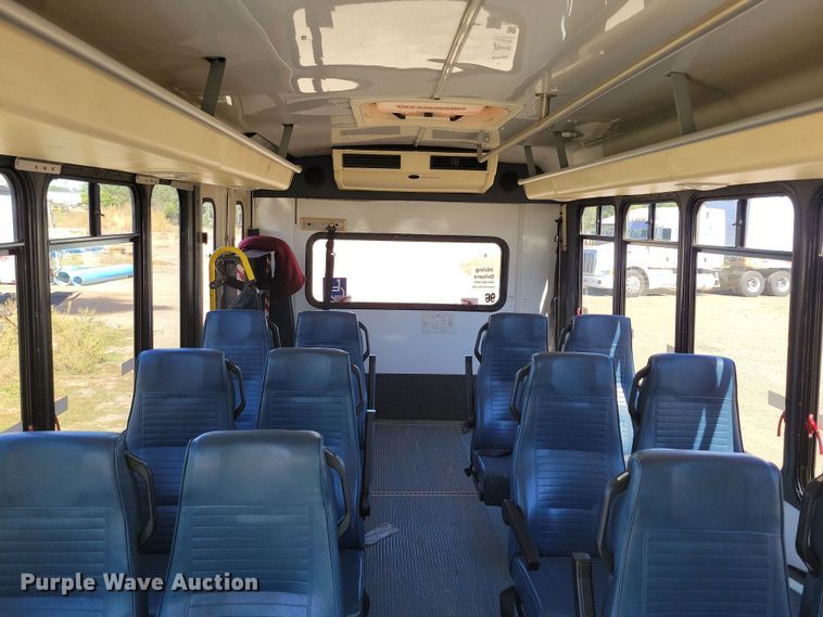 image for item JO9381 2003 Ford Eldorado Econoline E450 Super Duty shuttle bus