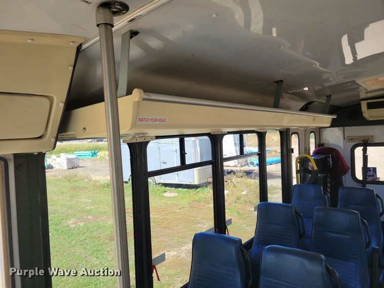 image for item JO9381 2003 Ford Eldorado Econoline E450 Super Duty shuttle bus