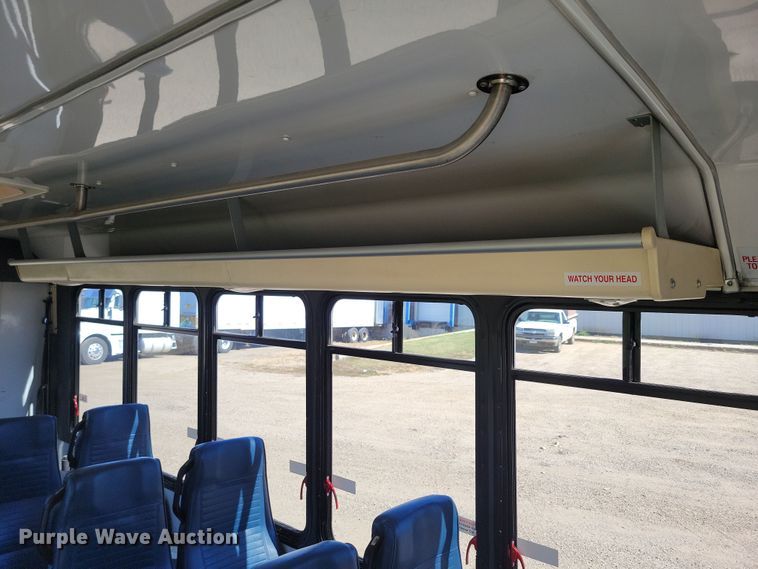 image for item JO9381 2003 Ford Eldorado Econoline E450 Super Duty shuttle bus