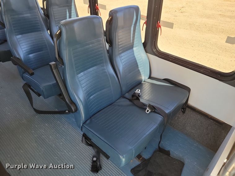 image for item JO9381 2003 Ford Eldorado Econoline E450 Super Duty shuttle bus