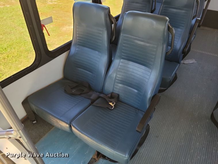 image for item JO9381 2003 Ford Eldorado Econoline E450 Super Duty shuttle bus