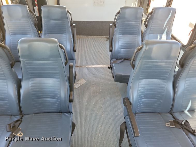 image for item JO9381 2003 Ford Eldorado Econoline E450 Super Duty shuttle bus