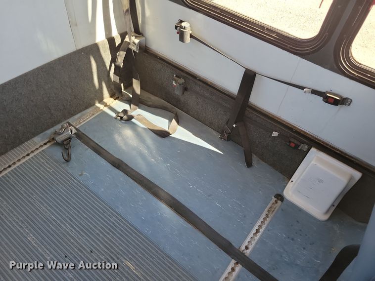 image for item JO9381 2003 Ford Eldorado Econoline E450 Super Duty shuttle bus