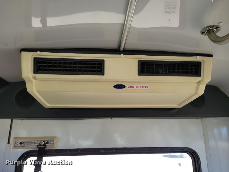 image for item JO9381 2003 Ford Eldorado Econoline E450 Super Duty shuttle bus