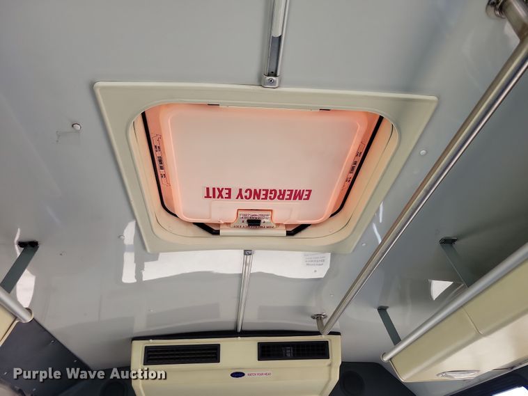 image for item JO9381 2003 Ford Eldorado Econoline E450 Super Duty shuttle bus