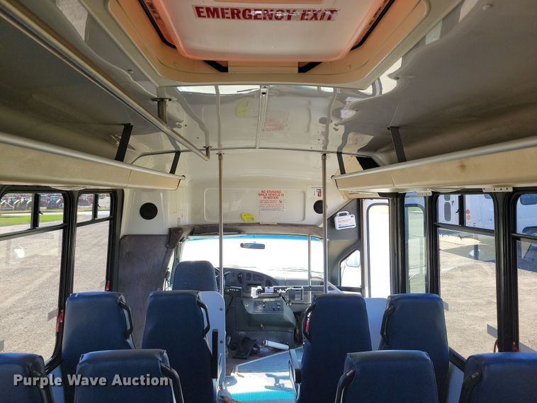 image for item JO9381 2003 Ford Eldorado Econoline E450 Super Duty shuttle bus