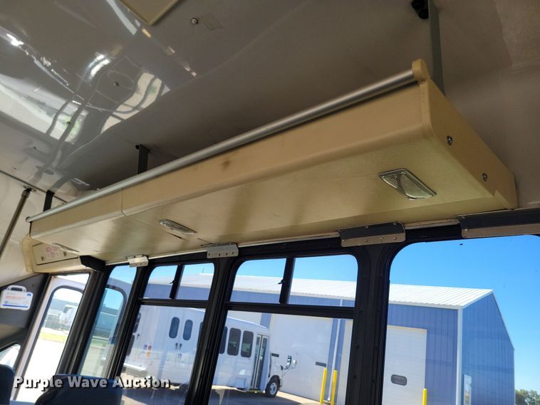 image for item JO9381 2003 Ford Eldorado Econoline E450 Super Duty shuttle bus