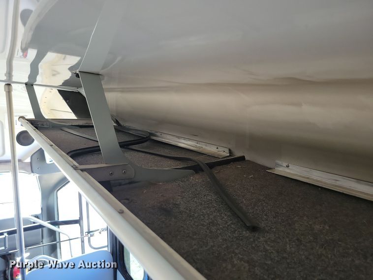 image for item JO9381 2003 Ford Eldorado Econoline E450 Super Duty shuttle bus