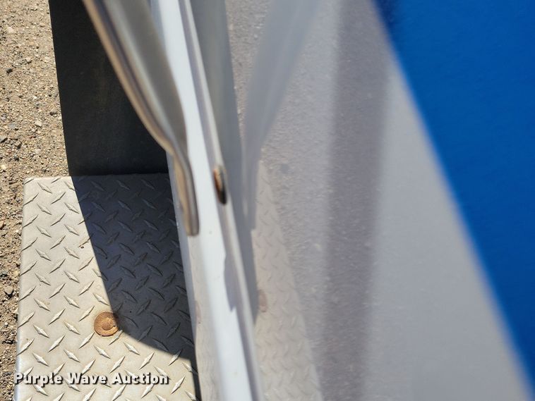 image for item JO9381 2003 Ford Eldorado Econoline E450 Super Duty shuttle bus