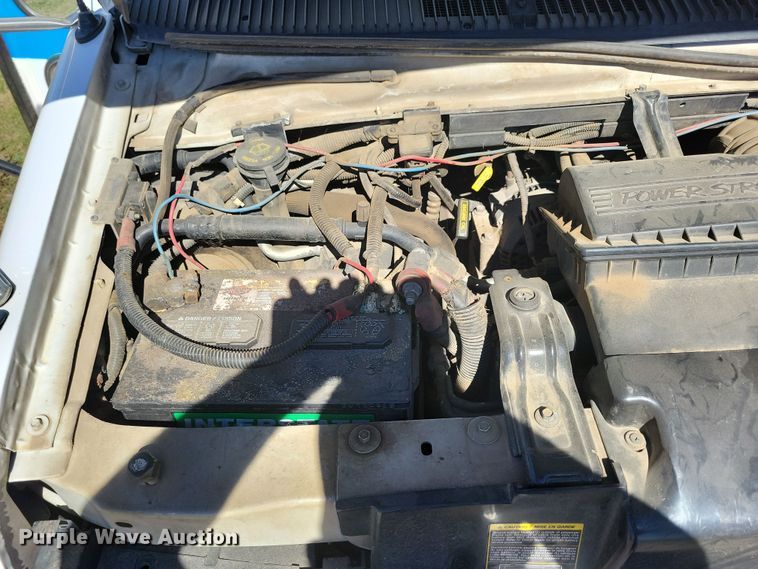 image for item JO9381 2003 Ford Eldorado Econoline E450 Super Duty shuttle bus