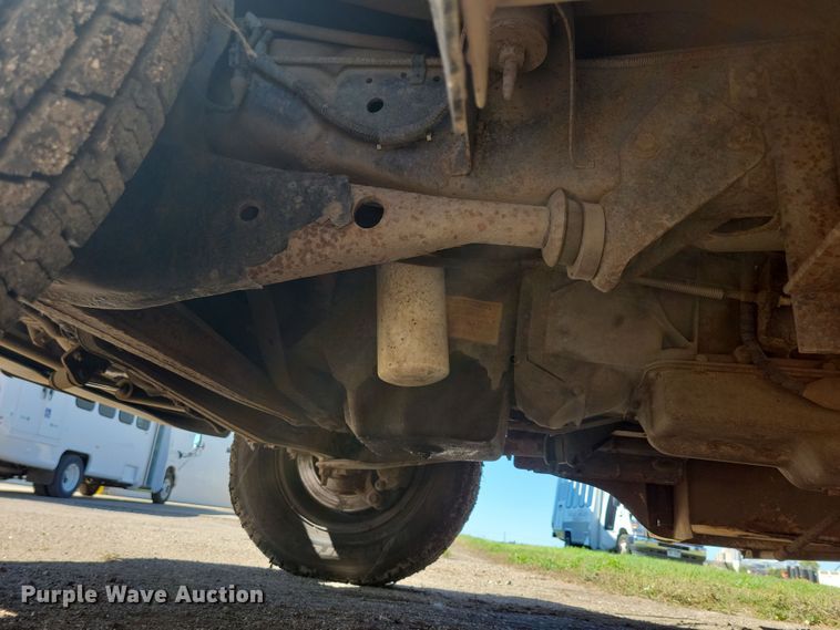 image for item JO9381 2003 Ford Eldorado Econoline E450 Super Duty shuttle bus